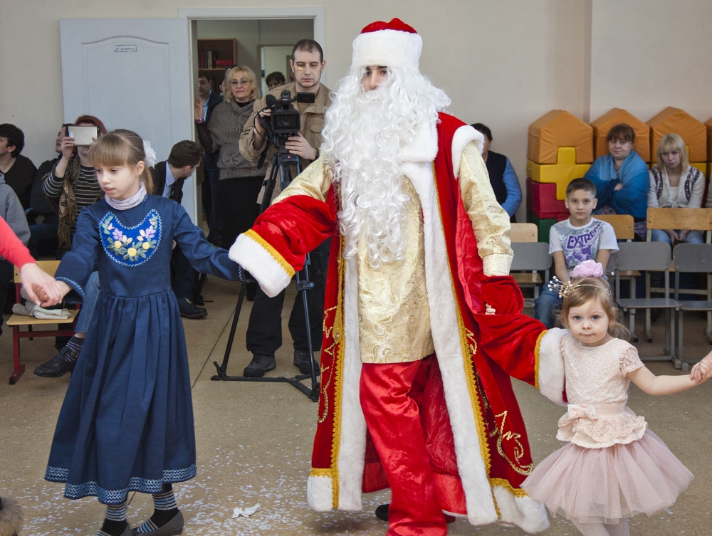 Общественная палата Одинцовского района поздравила воспитанников социального центра с Новым годом-2015