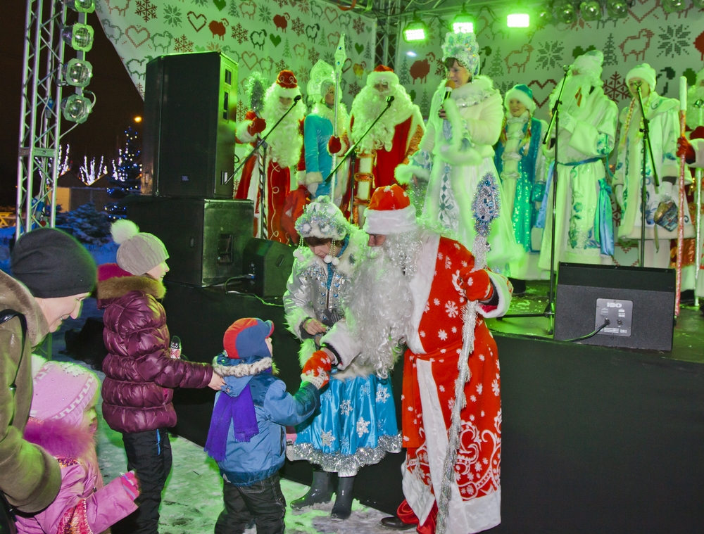 Парад Дедов Морозов и Снегурочек в Одинцово